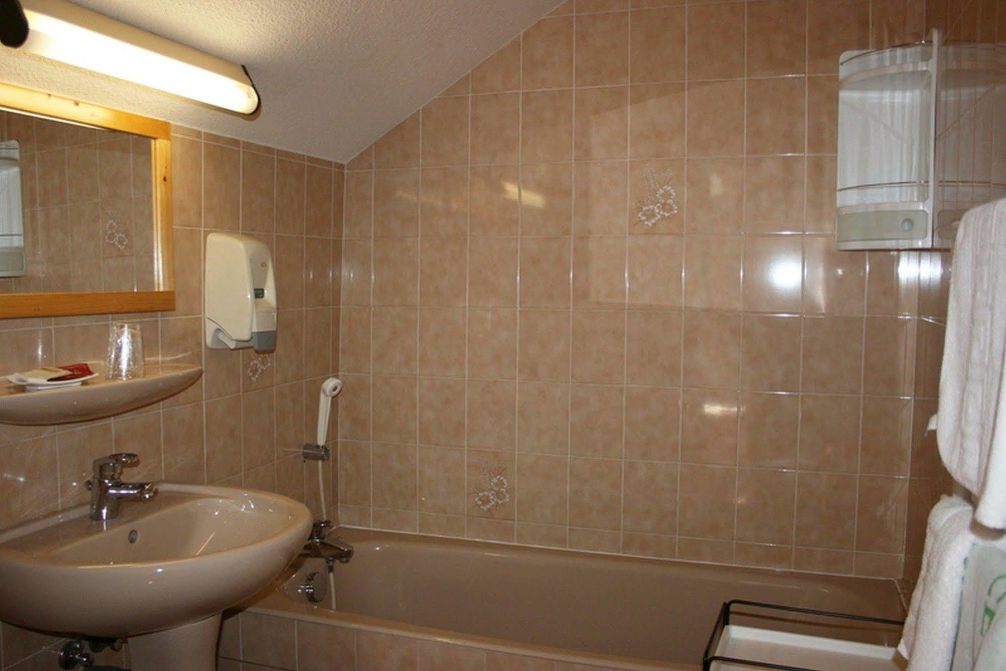 Hotel Le Chamois Logis Molines en Queyras Bagian luar foto